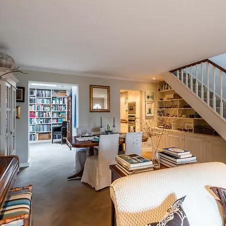 Charming Chiswick Near Ravenscourt Park By Underthedoormat Ferienhaus London