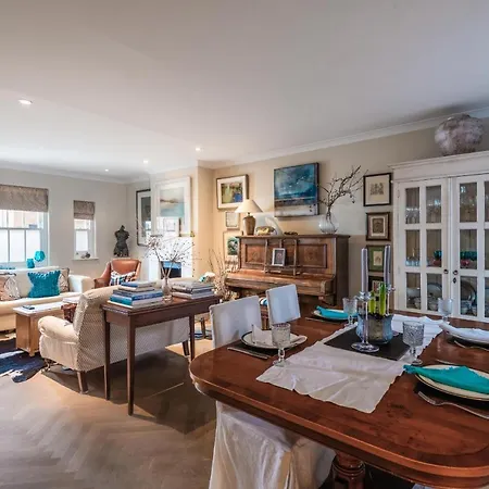Charming Chiswick Near Ravenscourt Park By Underthedoormat