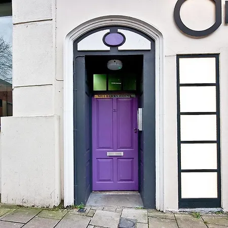 Mulberry Flat 4 - Two Bedroom 2nd Floor By Living *