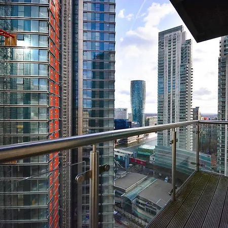 Canary Wharf - Corporate Riverside Apartments London