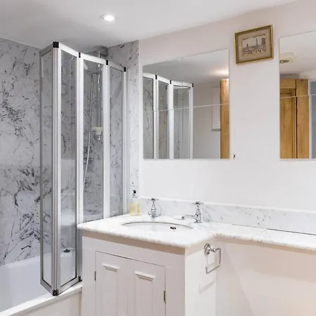 Fabulous 4-bed House In Fulham With Garden! *