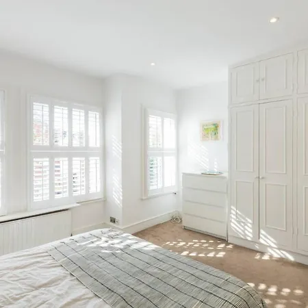 Holiday home Fabulous 4-bed House In Fulham With Garden!