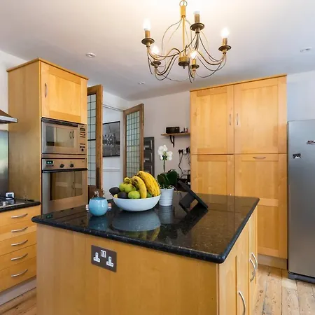 Holiday home Fabulous 4-bed House In Fulham With Garden!