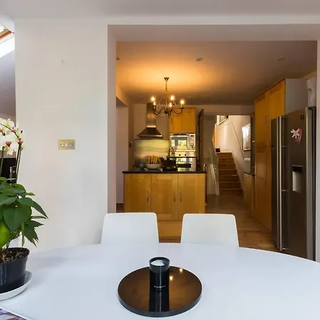 Fabulous 4-bed House In Fulham With Garden! *