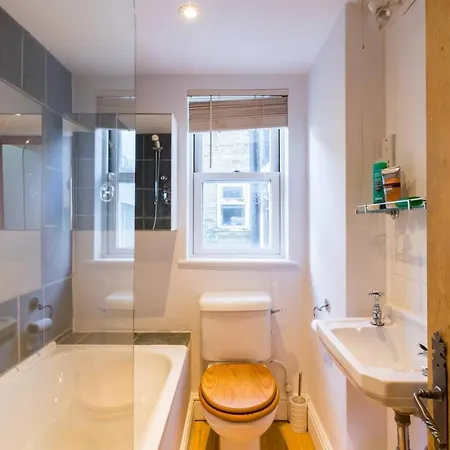 Holiday home Fabulous 4-bed House In Fulham With Garden! London