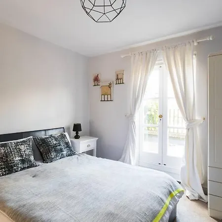 Fabulous 4-bed House In Fulham With Garden! London