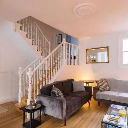 Fabulous 4-bed House In Fulham With Garden!