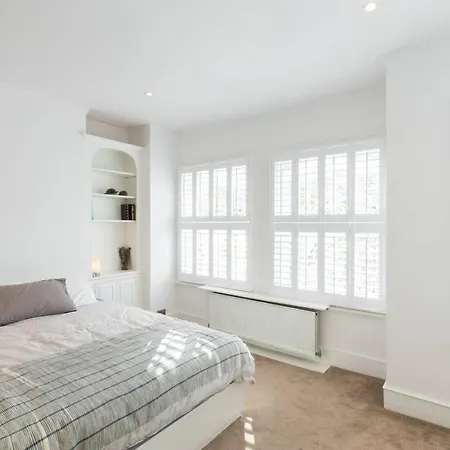 Fabulous 4-bed House In Fulham With Garden! Holiday home London
