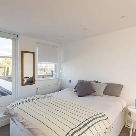 Fabulous 4-bed House In Fulham With Garden! Holiday home