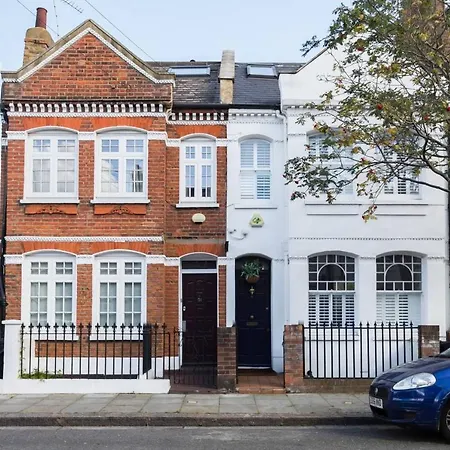 Fabulous 4-bed House In Fulham With Garden! Holiday home London