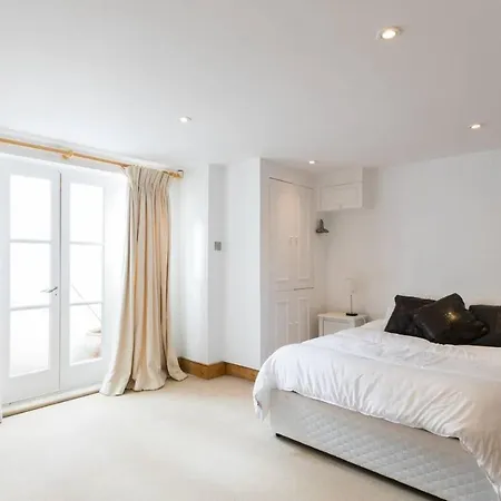 Holiday home Fabulous 4-bed House In Fulham With Garden! *