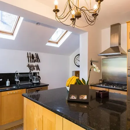 Fabulous 4-bed House In Fulham With Garden! London