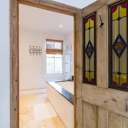 Fabulous 4-bed House In Fulham With Garden! Holiday home