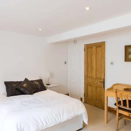 Fabulous 4-bed House In Fulham With Garden! Holiday home London