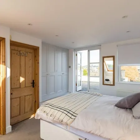 Fabulous 4-bed House In Fulham With Garden! Holiday home London