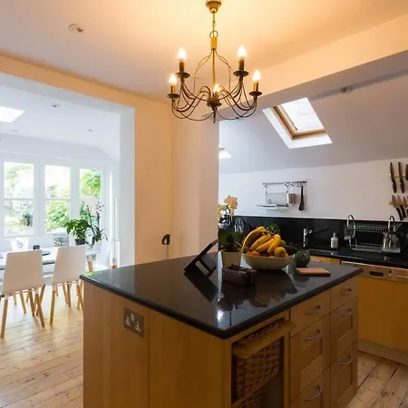 Fabulous 4-bed House In Fulham With Garden! Holiday home