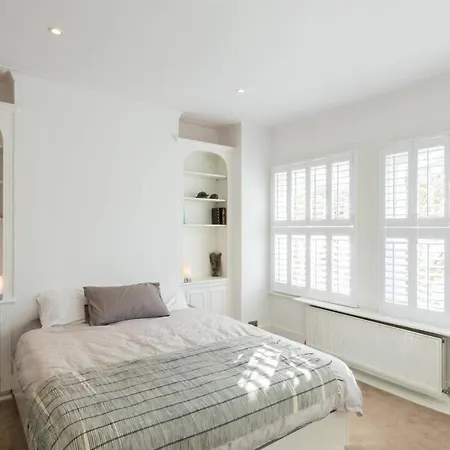 Fabulous 4-bed House In Fulham With Garden! Holiday home London