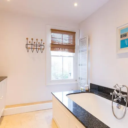 Holiday home Fabulous 4-bed House In Fulham With Garden! London