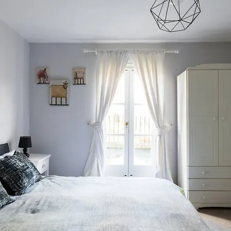 Fabulous 4-bed House In Fulham With Garden! *