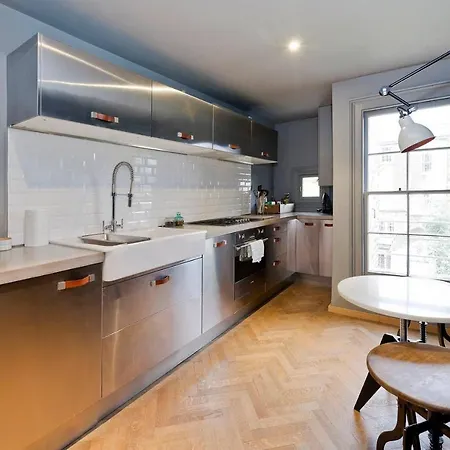 Trendy, Fun 2-bed In Chelsea * London
