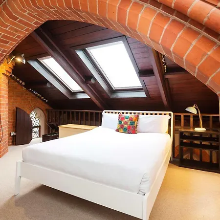 Veeve - Ecclesiastical Interiors Apartment London