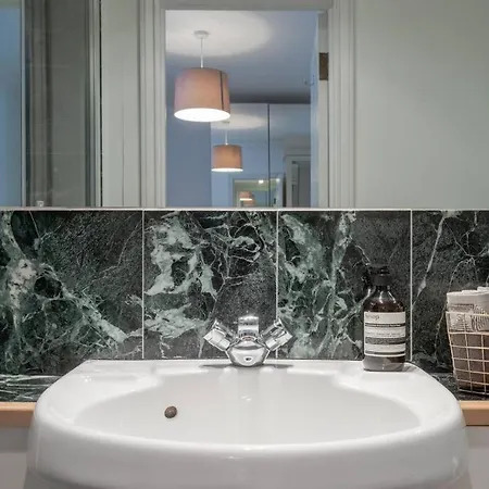 Maddox House Apartment London