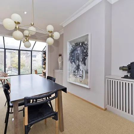 Trendy, Fun 2-bed In Chelsea * London