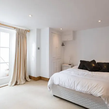 Holiday home Fabulous 4-bed House In Fulham With Garden! *