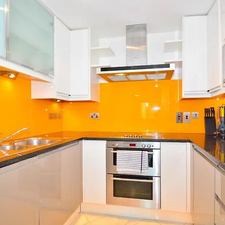 Canary Wharf - Corporate Riverside Apartments *