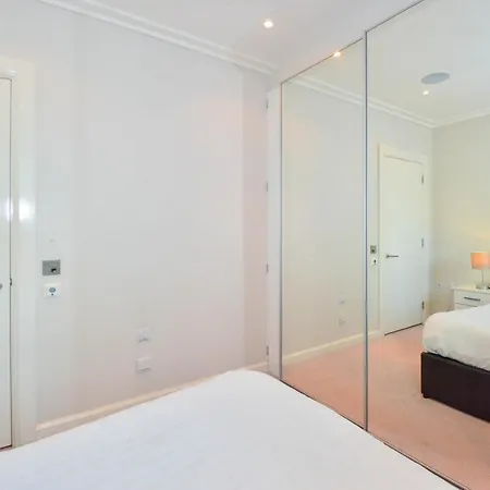 Canary Wharf - Corporate Riverside Apartments Apartment *