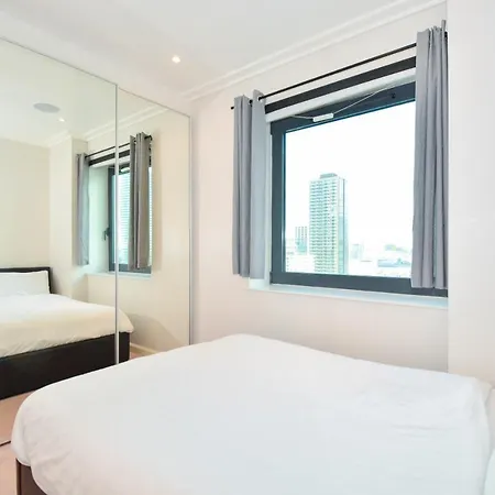 Canary Wharf - Corporate Riverside Apartments Apartment