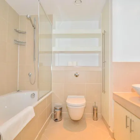 Canary Wharf - Corporate Riverside Apartments Apartment London