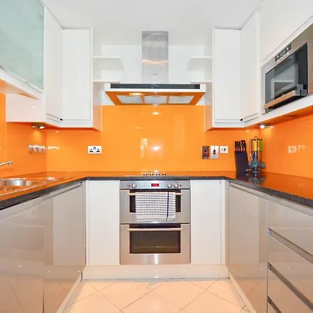Canary Wharf - Corporate Riverside Apartments *