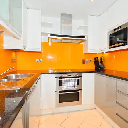 Canary Wharf - Corporate Riverside Apartments *