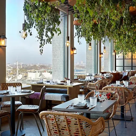 Treehouse 4*