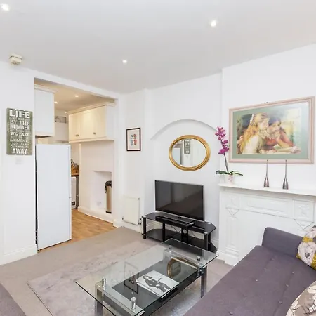 Shepherd Market Apartment