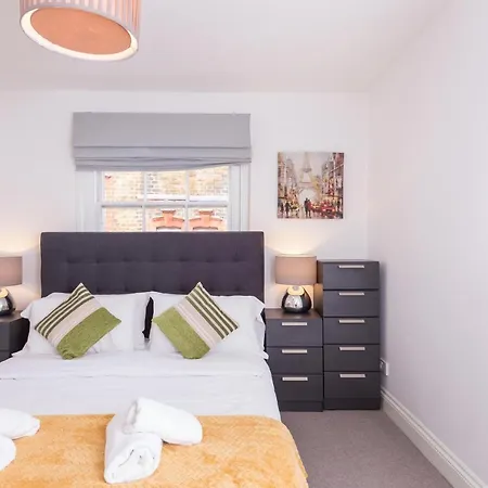 Shepherd Market Apartment *