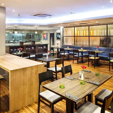 London - Heathrow M4,jct.4, An Ihg