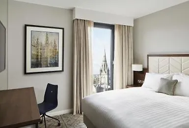 Moxy London Heathrow Airport 4*
