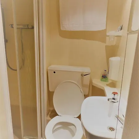 Hounslow Central Hotel 豪士罗