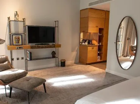 Apartment Lincoln Plaza *