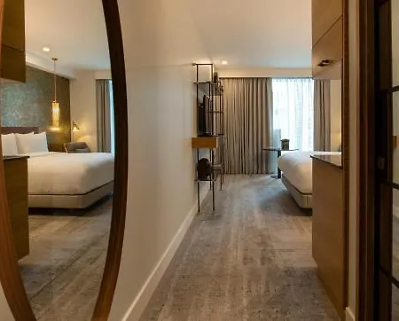 Apartment Lincoln Plaza *