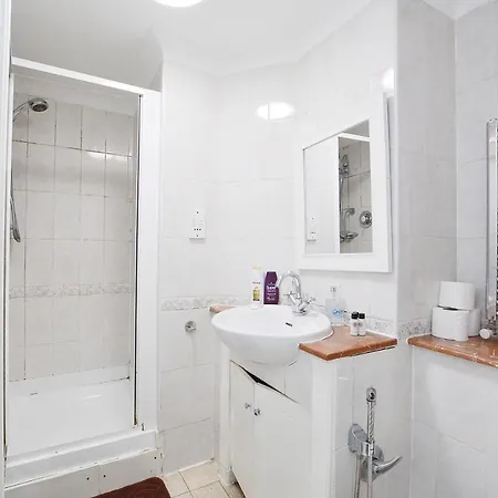 Hyde Park Gate Hostel