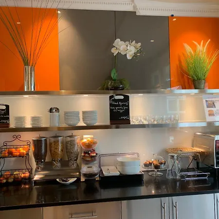 Henley House 4*