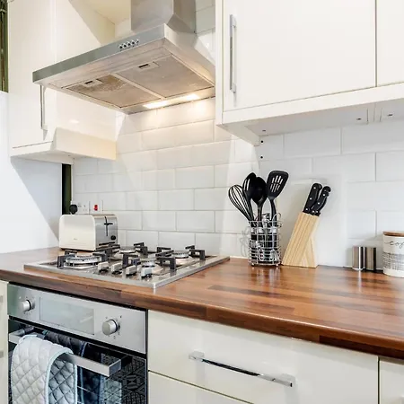 Business & Leisure 2 Bedroom & Parking By Damask Homes Apartment