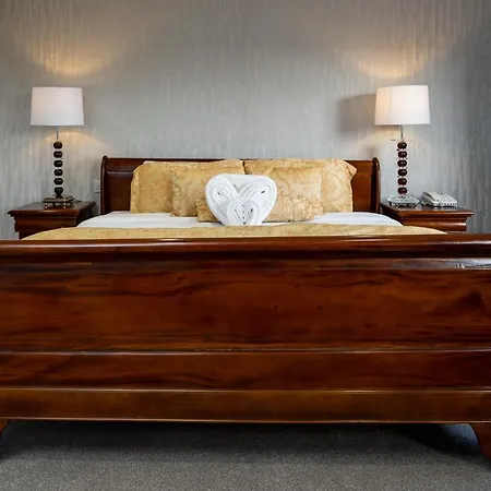 The Clarendon 3* Blackheath