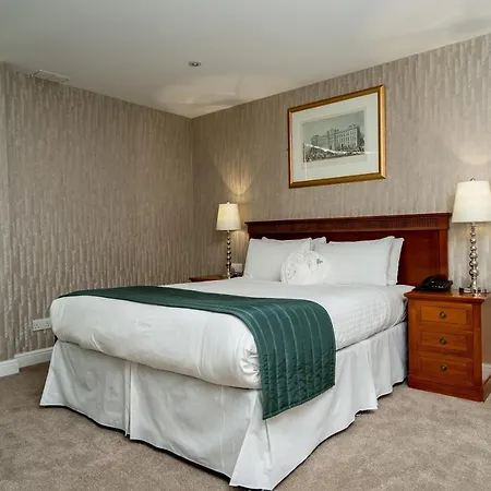 Hotel The Clarendon 3*
