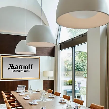 Marriott Regents Park Otel 4*