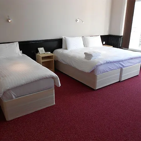 Ruskin 3*
