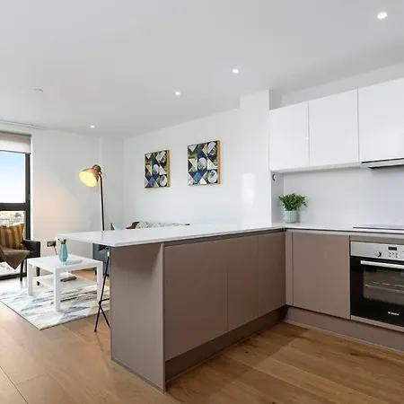 Apartment One Bedroom Modern Next To Wembley Stadium! London